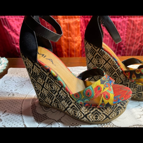 MIA Multicolor Patterned Platform Wedges - Picture 14 of 16